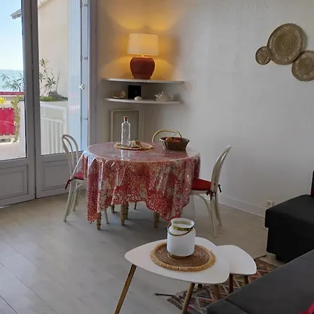 Apartment Spacious Family Nest Facing The Sea
