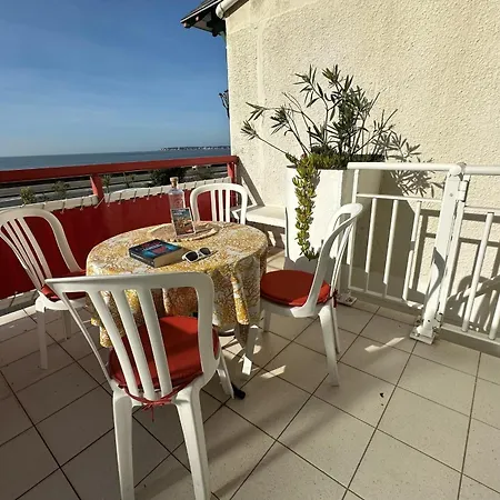 Spacious Family Nest Facing The Sea Apartment *