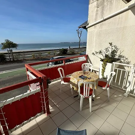 Spacious Family Nest Facing The Sea Apartment