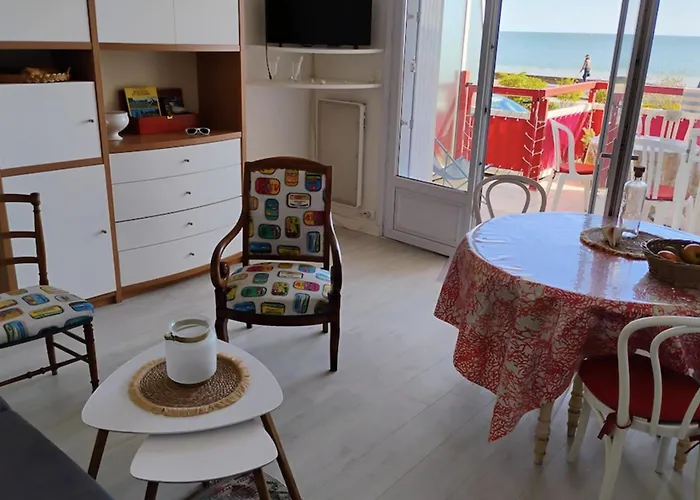 Spacious Family Nest Facing The Sea Apartment *