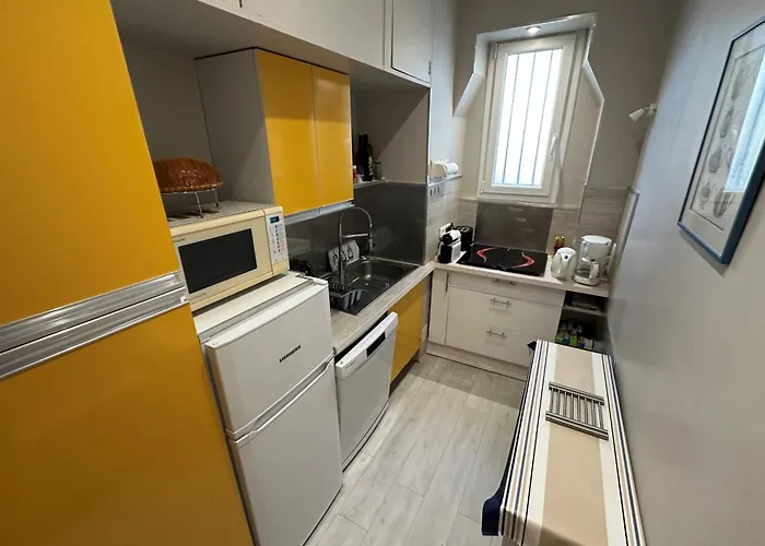 Spacious Family Nest Facing The Sea *