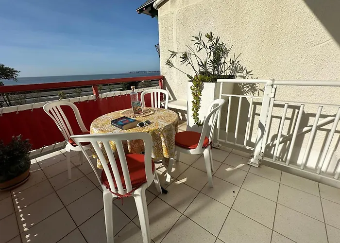 Spacious Family Nest Facing The Sea Apartment *