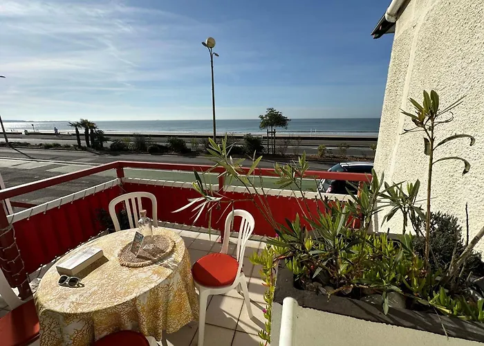 Spacious Family Nest Facing The Sea Apartment *